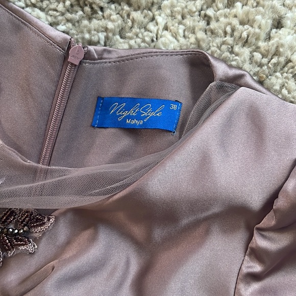 Elegant dress - Picture 7 of 7